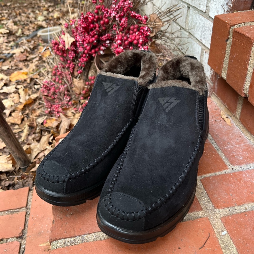 🆕.  $20 Sale. Sia brand Men's Black Suede faux fur Winter Slippers .Great  gift